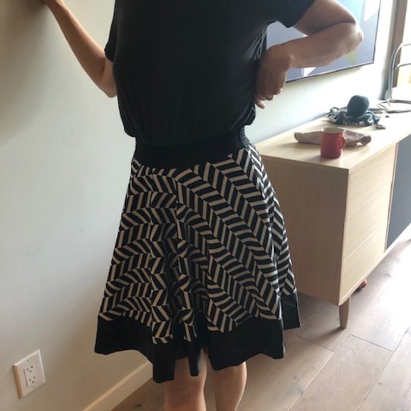 Designer Italian skirt - Picture 9 of 12